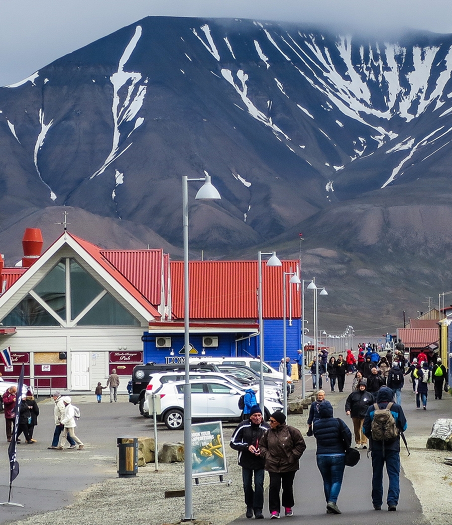 Ziua 4: Zbor Tromso – Longyearbyen. Sosire in arhipelagul Svalbard! - Tromsø si Svalbard - Marele tur la vanatoare de Aurore Boreale